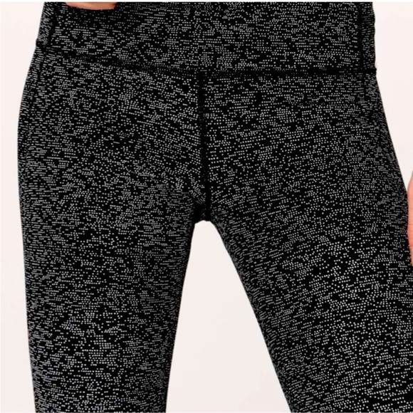Lululemon Quick Pace Tight Leggings 7/8 Length Soundwave Black White Luxe Size 4 - Picture 2 of 12